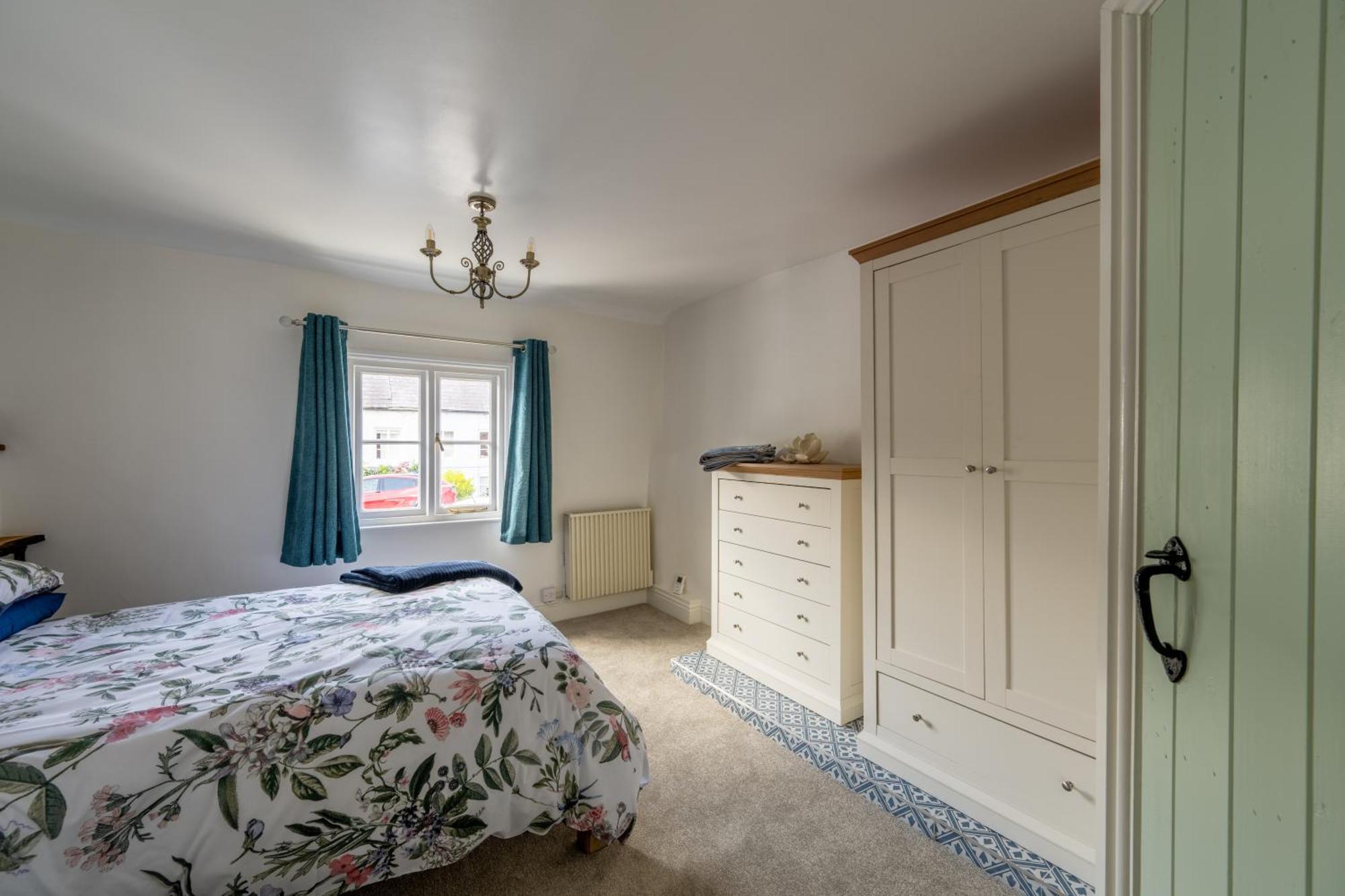 Grade 2 1 Bedroom, Centre *